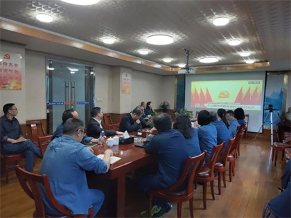 瀘天化股份公司領(lǐng)導班子成員及各基層黨組織集體收看中國共產(chǎn)黨四川省第十二次代表大會(huì )開(kāi)幕式